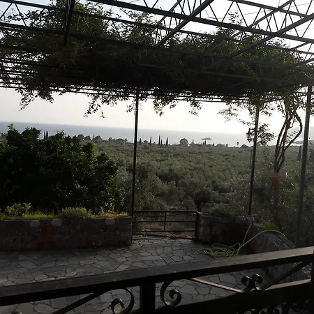 Ouranias Apartment *